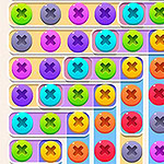Imagem de um jogo de combinar 3 com peças coloridas em formato de X